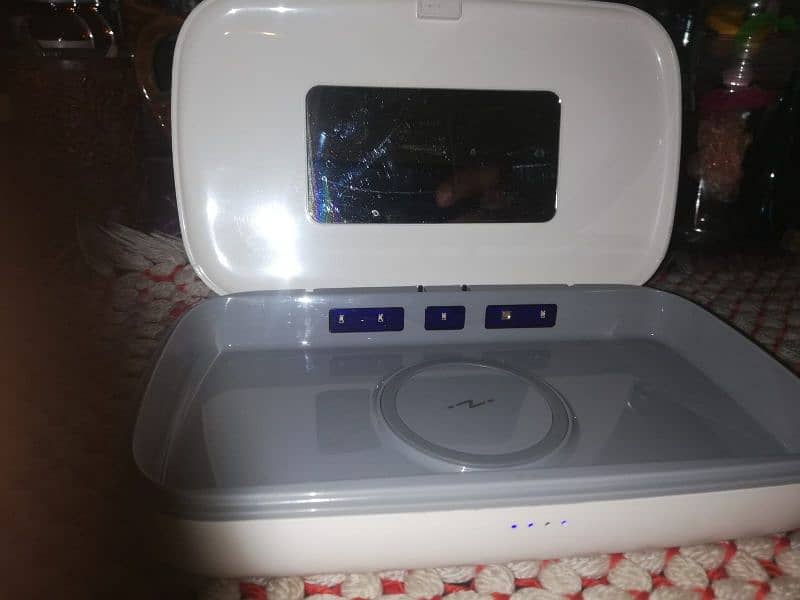 wireless charger battery bank with uv sterilizer 1