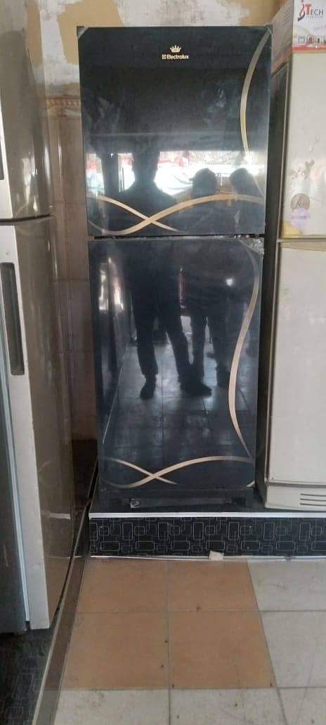 Fridges & Freezers new condition is avilable 10