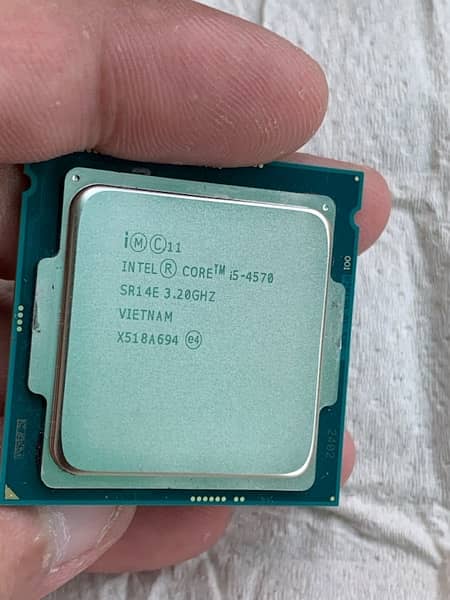 I’m selling i5 4th Processor in Good Condition 1