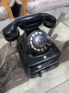 Vintage  Rotary  Dail  Telephone  ( for Collectors  )f