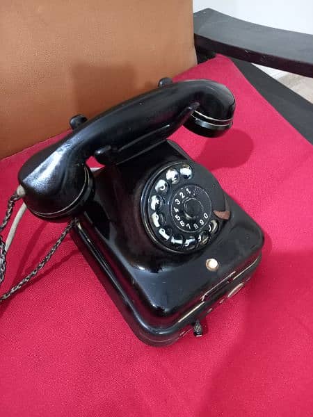 Vintage  Rotary  Dail  Telephone  ( for Collectors  )f 2