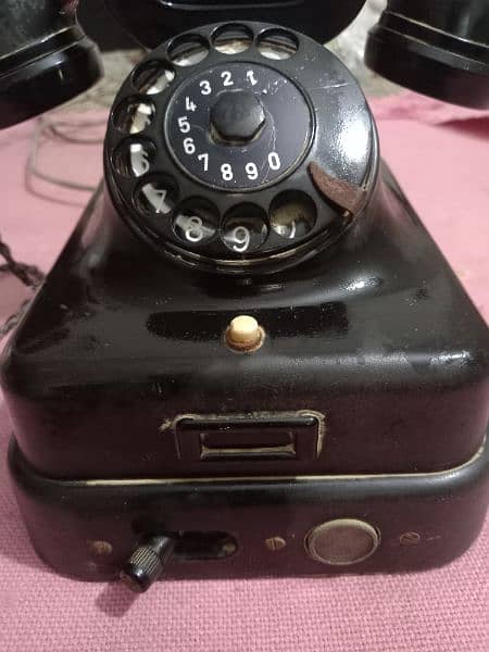 Vintage  Rotary  Dail  Telephone  ( for Collectors  )f 4