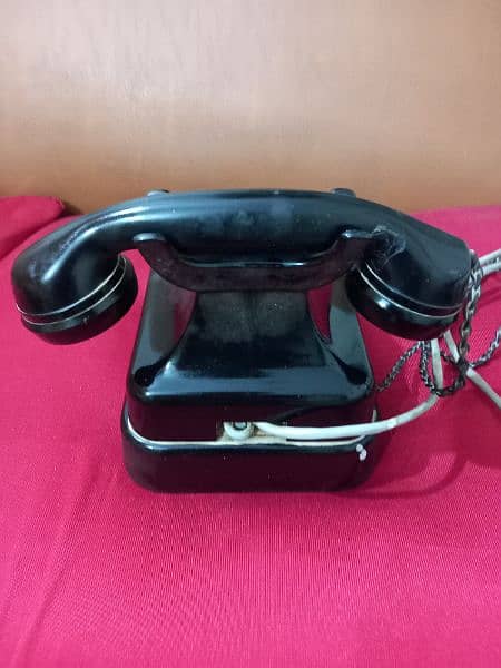 Vintage  Rotary  Dail  Telephone  ( for Collectors  )f 9