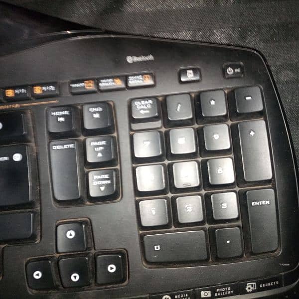 Logitech Original Keyboard + Mouse Wireless Bluetooth Connection 2
