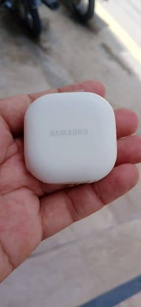 Samsung buds 2  case avaiable 1