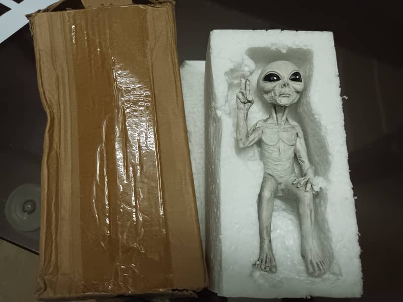 UFO Alien Outer Space Statue Action Figure Shelf Sitter Sculpture 1