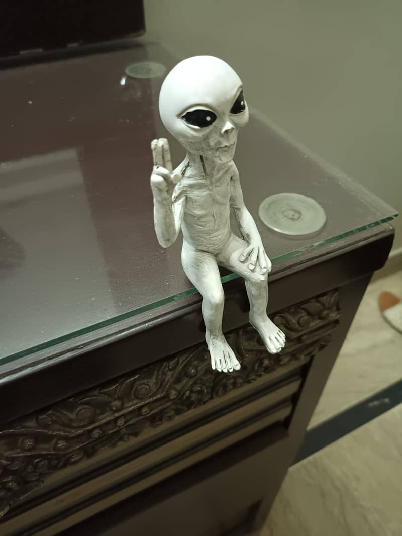 UFO Alien Outer Space Statue Action Figure Shelf Sitter Sculpture 3