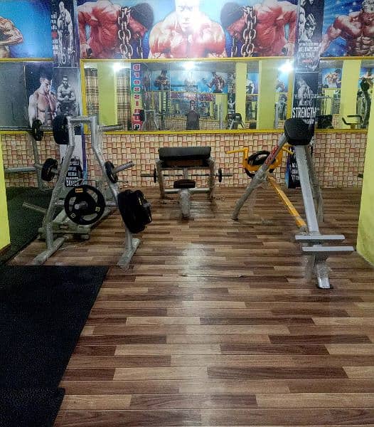 سارا جم اور کمپلیٹ سیٹپ فار سیل آ فس سٹوڈیو کاؤنٹر جم ربڑ میٹ وغیرہ