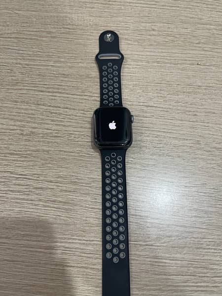 APPLE WATCH SERIES 4 (40mm) 0