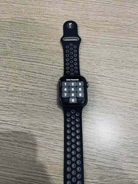 APPLE WATCH SERIES 4 (40mm) 3