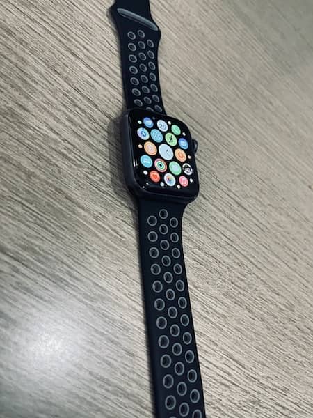 APPLE WATCH SERIES 4 (40mm) 5