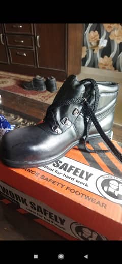 safety shoes 9 & 10 size 0