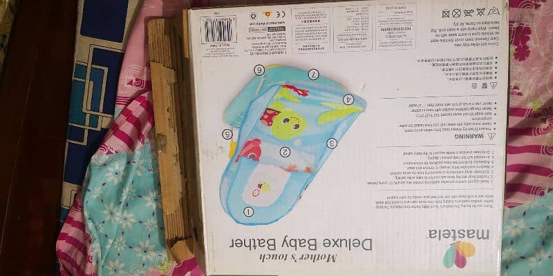 Deluxe Baby Bather like New 2