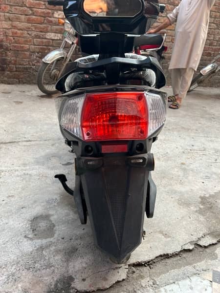 Electric scooty 2022 for urgent sale 10