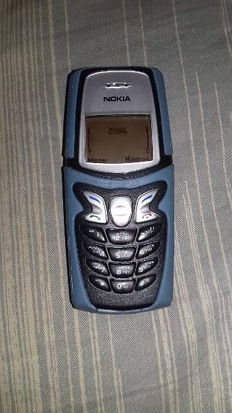 Nokia 5210 old is guld 4