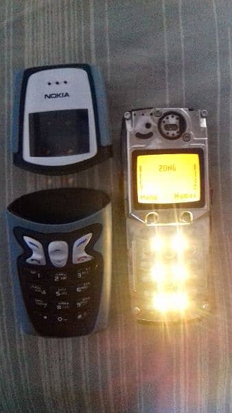 Nokia 5210 old is guld 14