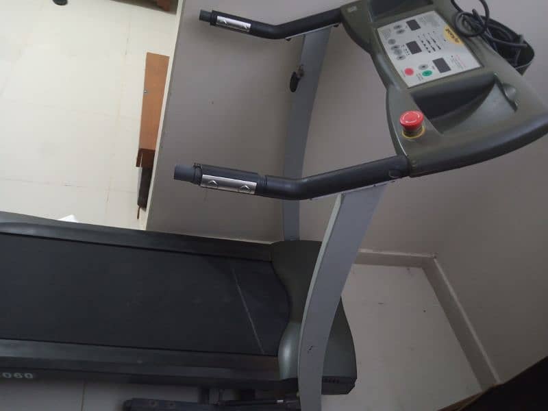 Treadmills Sports Art Auto 1