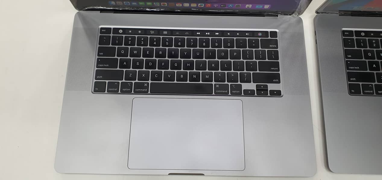Apple Macbook Pro 2019 16'inches with Retina Display Touchbar for sale 9