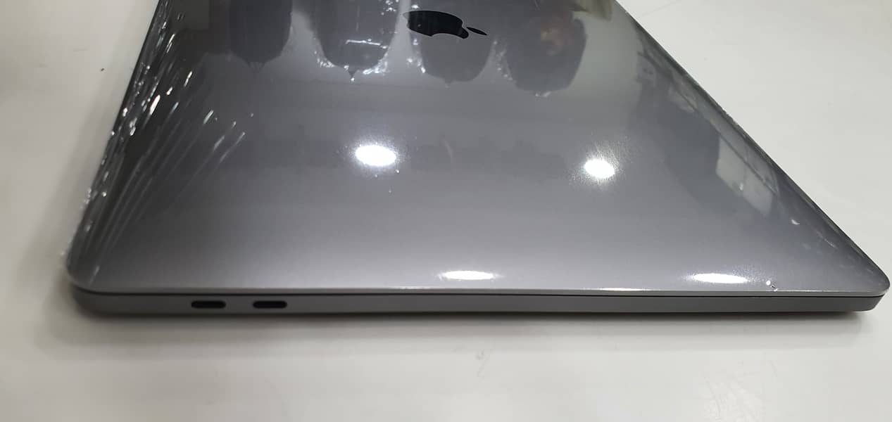 Apple Macbook Pro 2019 16'inches with Retina Display Touchbar for sale 10