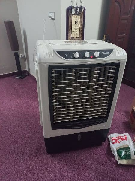 Room Cooler Beetro Company Model N-90 with 4 ice bar . 1