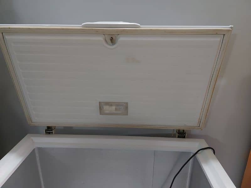 Haier deep freezer condition 10 on 10 8