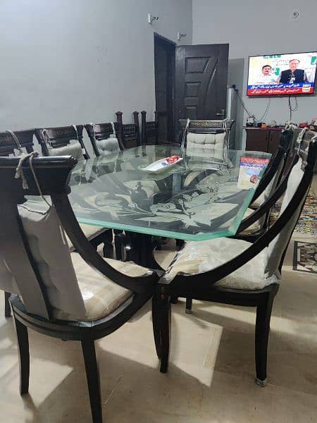 8 chairs faining table for sale 1