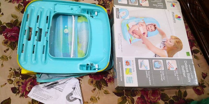 Deluxe Baby Bather like New 6