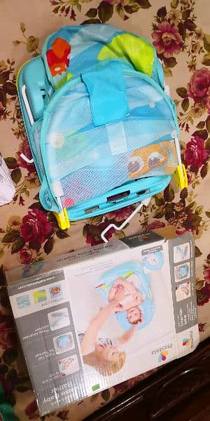 Deluxe Baby Bather like New 9