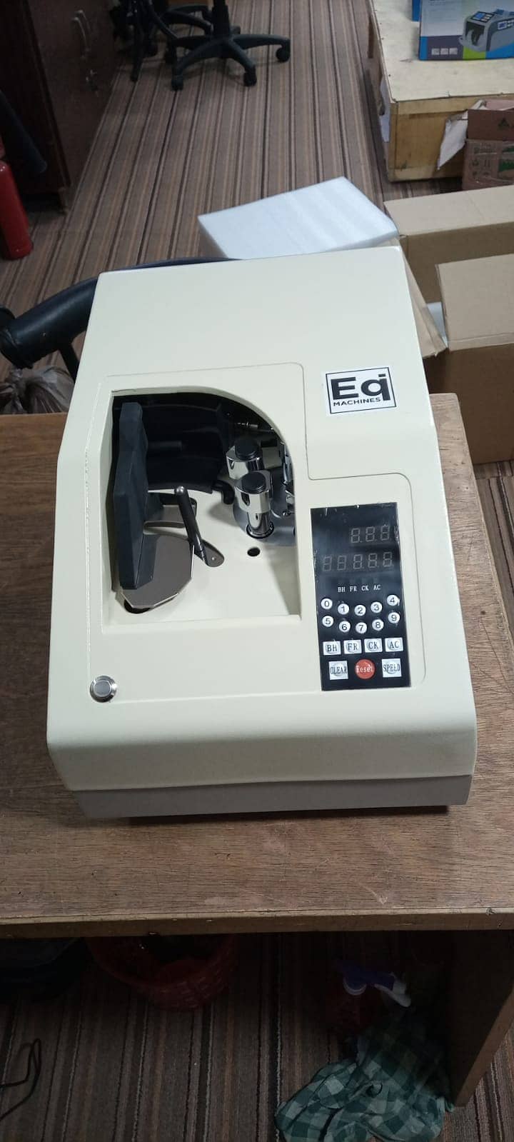 Cash note counting machine in Pakistan with fake note detection 11