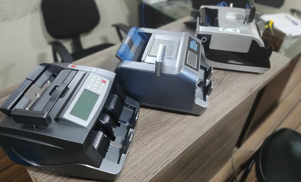 Cash note counting machine in Pakistan with fake note detection 4