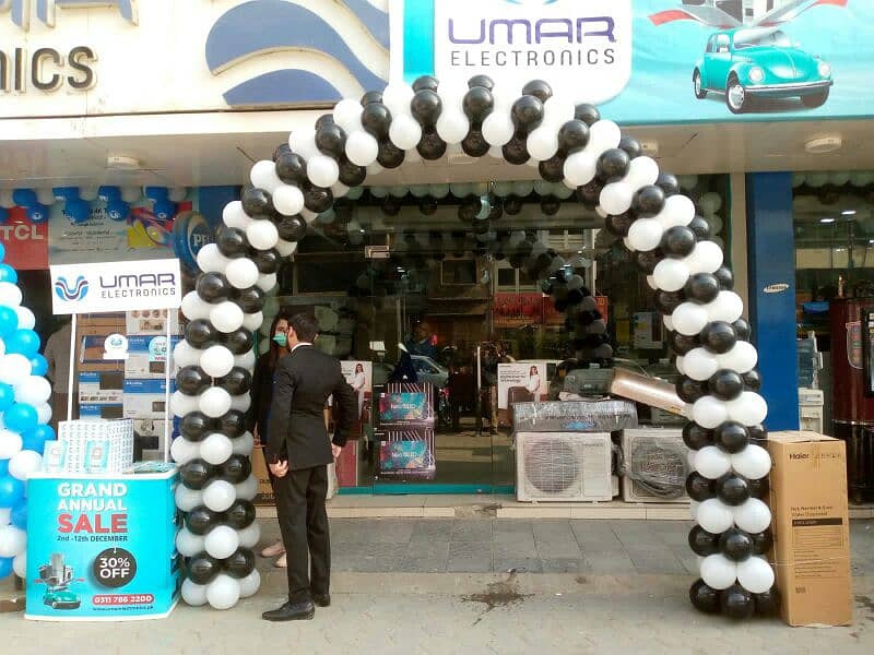 Balloon Arch and Balloon decoration Baloon magic show jumping castle 3