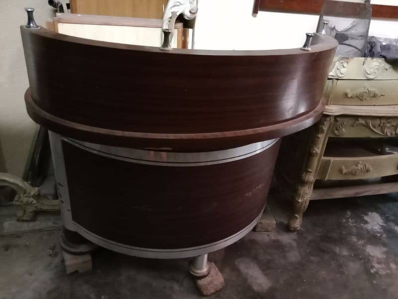 reception counter for sale in a good condition 0