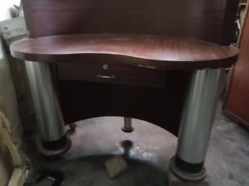 reception counter for sale in a good condition 1