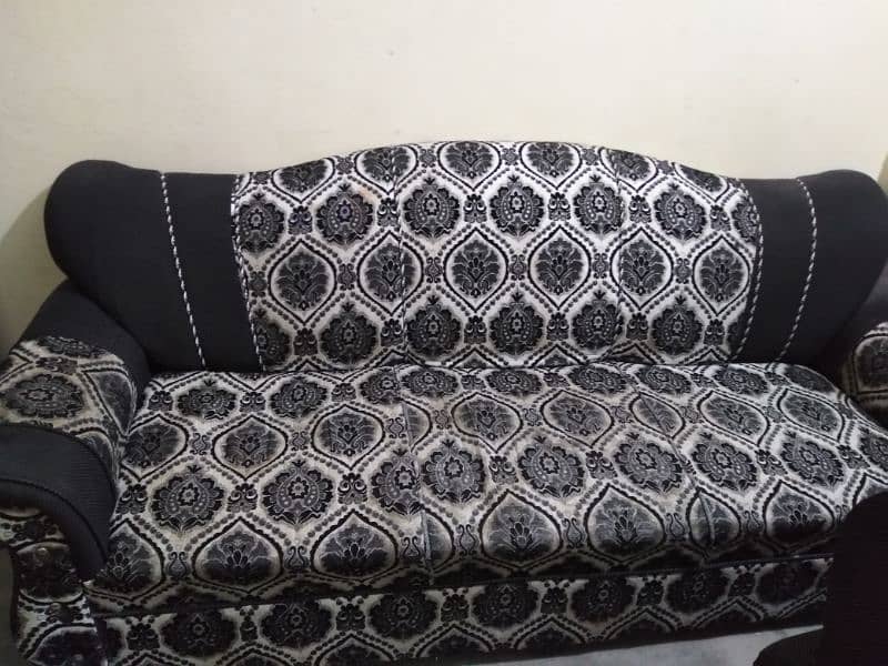 5 seater sofa set in black and white  print 1