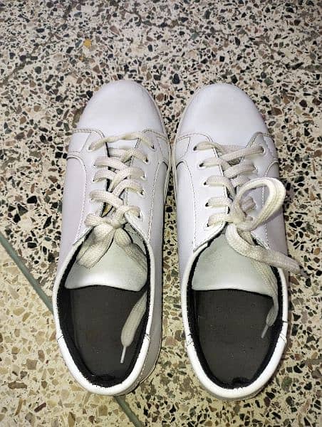 white sneakers size 39 4