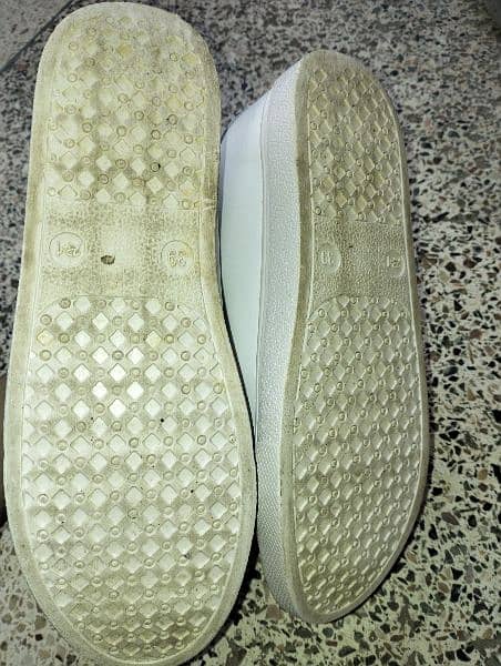 white sneakers size 39 5