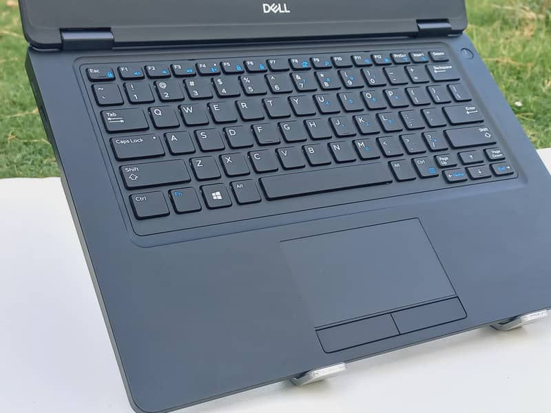 Dell Latitude 5490 core i5 8th Touch Screen 3