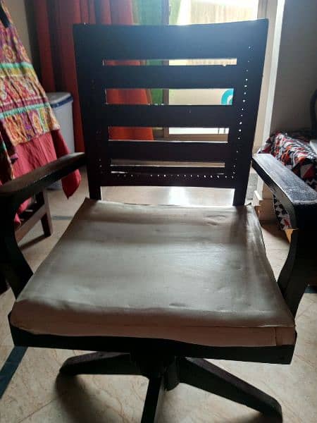 Wooden Chair/ Chair for sale / used office chair 0