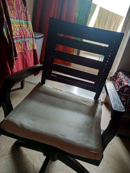 Wooden Chair/ Chair for sale / used office chair 1