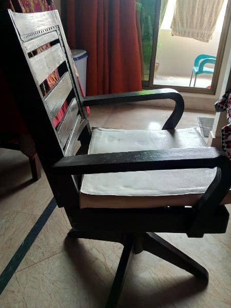 Wooden Chair/ Chair for sale / used office chair 2