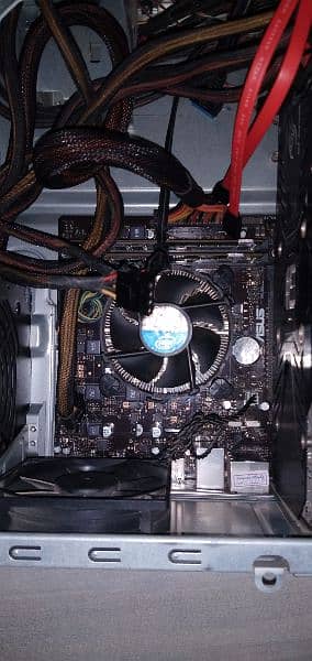 LCD 19 inh with buildin speakers + Asus Rog Core i 5 (6th gen) 2