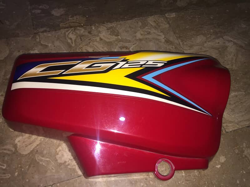 Honda 125 19 model Fuel tank with side covers red color 4