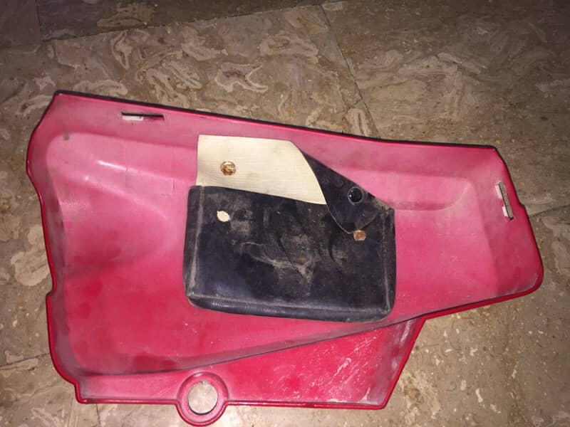 Honda 125 19 model Fuel tank with side covers red color 6