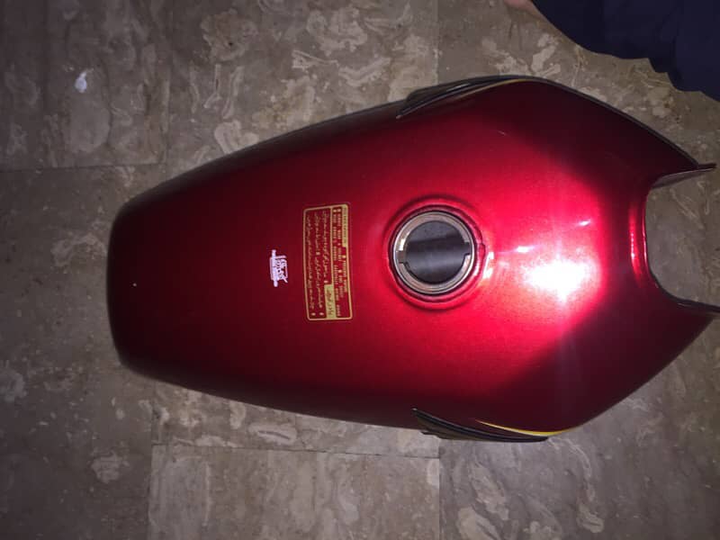 Honda 125 19 model Fuel tank with side covers red color 9