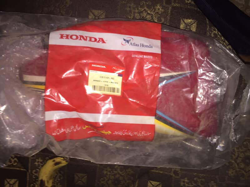 Honda 125 19 model Fuel tank with side covers red color 10