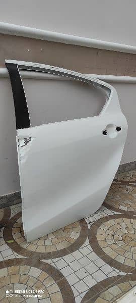 aquea pearl white Left side passenger door khoka. 4