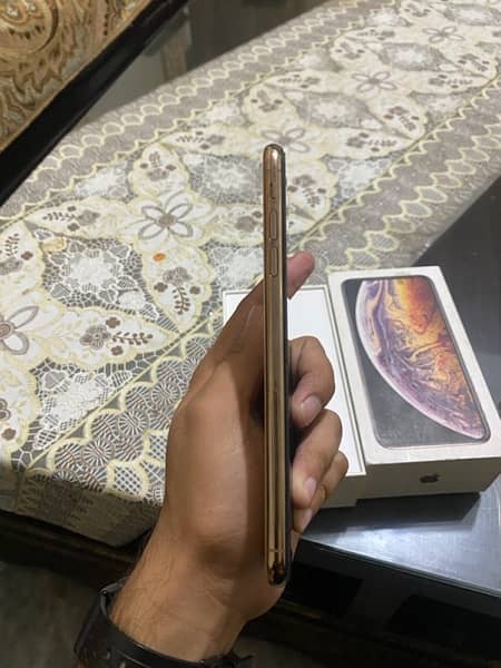 iphone xsmax  Dual sim approved 64gb iphone xa max Gold 82BH 3