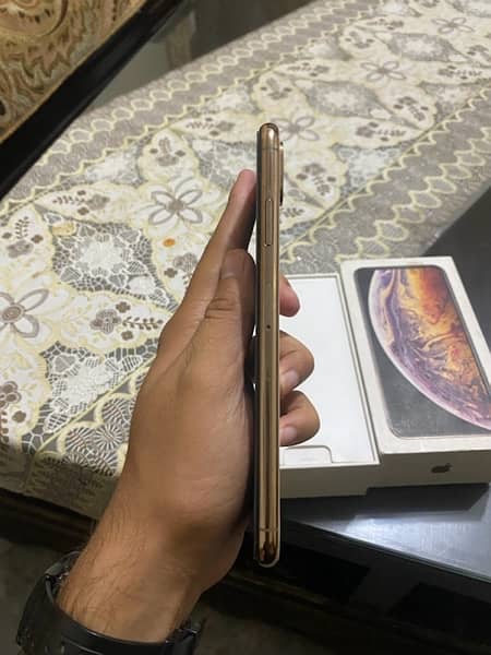 iphone xsmax  Dual sim approved 64gb iphone xa max Gold 82BH 6