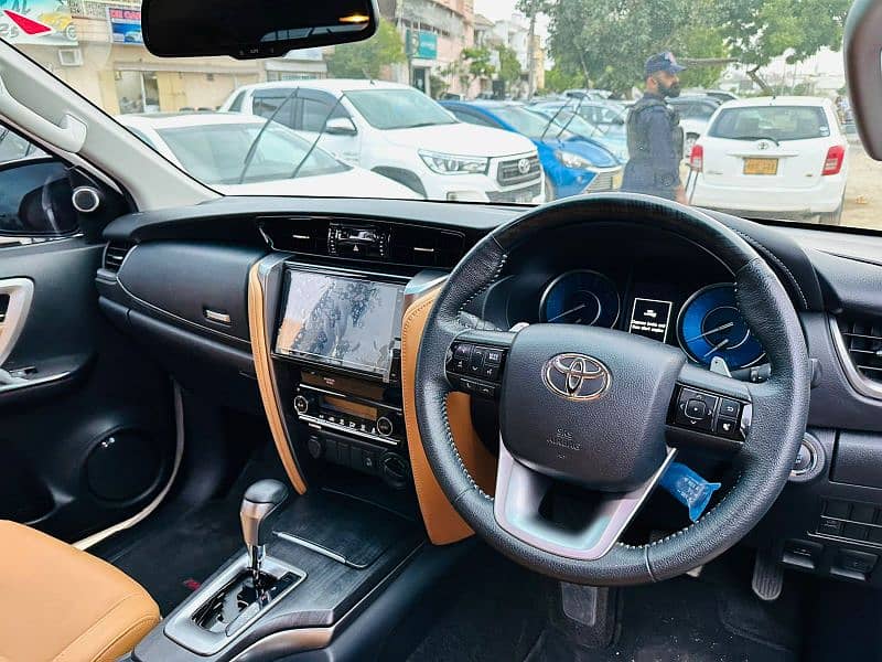 Toyota Fortuner V 2021 3