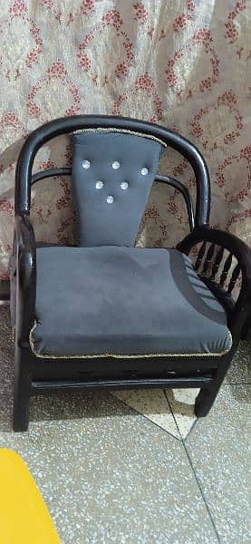 solid sheesham wood, sofa set 1+1+2 in Good condition 1